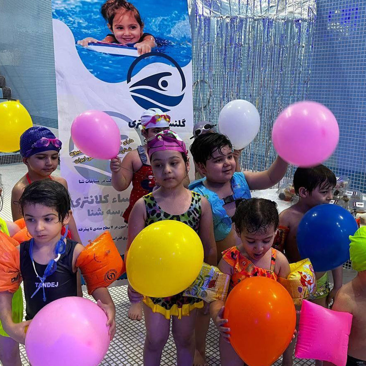 کلاس‌های نیم ترم آموزش شنای دختران و بانوان